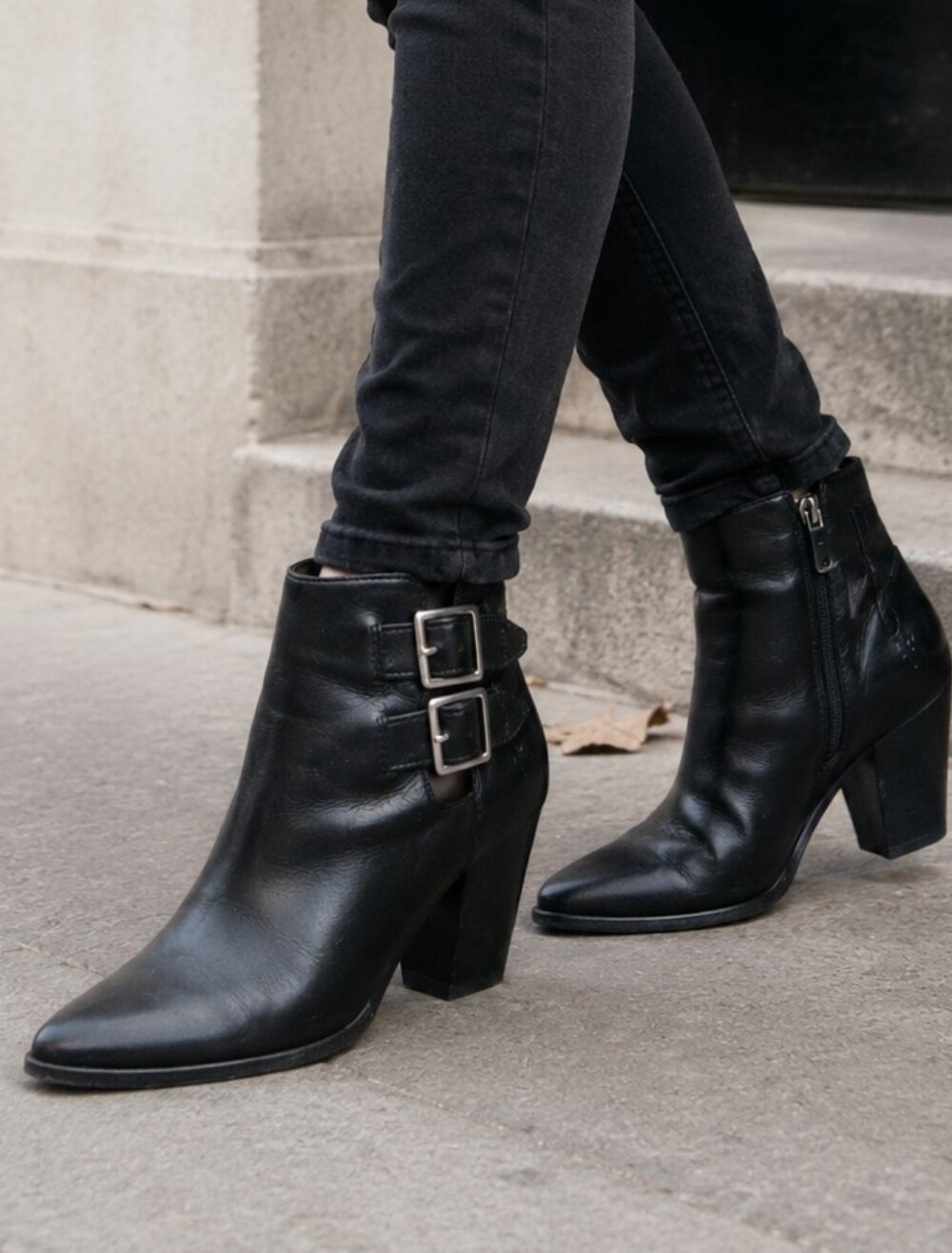 Frye Jennifer Belted Pointed Toe Ankle Booties Black Leather Size 8